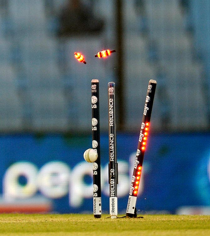 LED stumps and bails